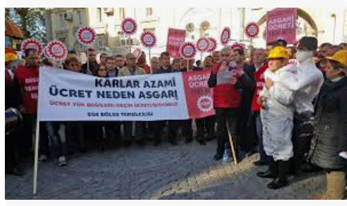 Turkish workers demonstrating against low minimum wage